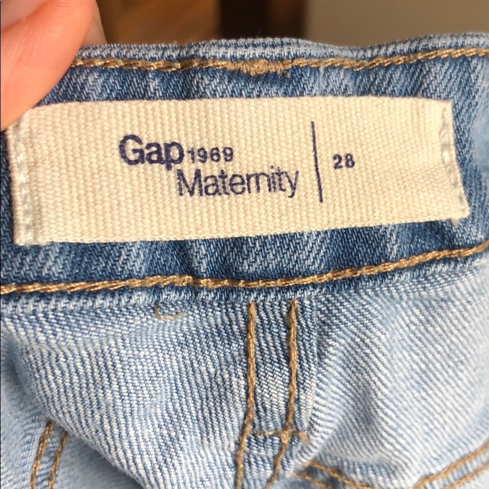 Gap side panel maternity shorts, distressed